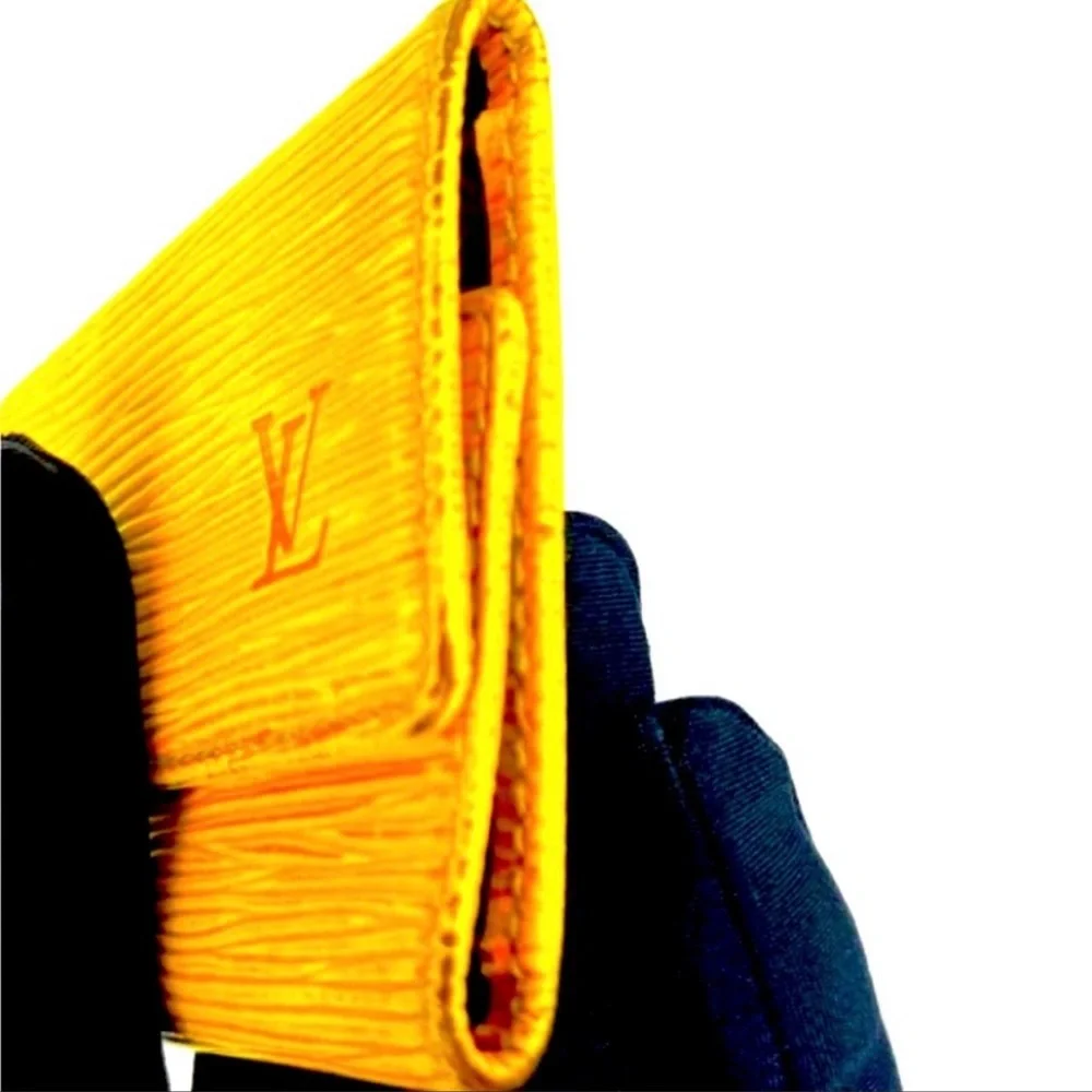 Louis Vuitton 1998 Epi Key Holder -Yellow. Made in Spain with COA,Box & Dustbag